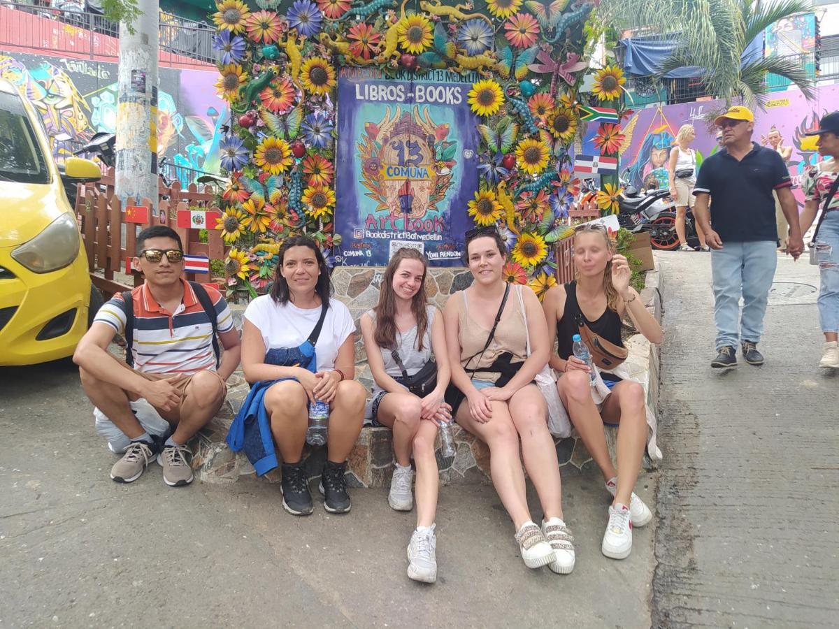 Serrania Hostal Medellín Eksteriør billede